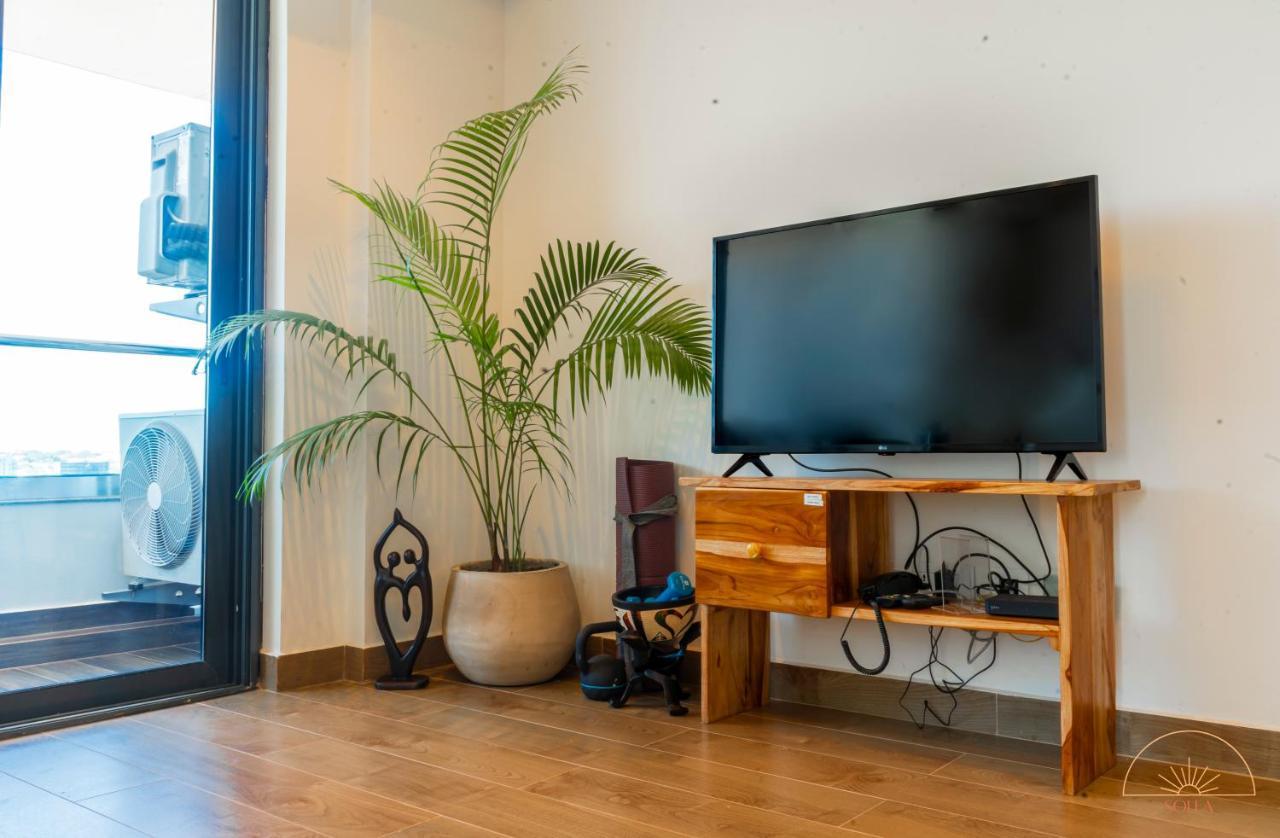 Solea 1 Bedroom Apartment - Central, Comfortable, Cozy, Balcony, Pool, Gym Accra Exterior foto